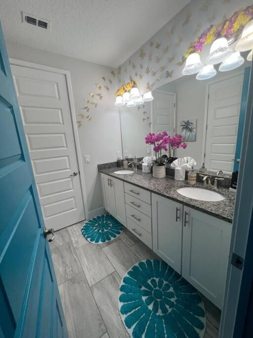 Villa November Deal! Tiki Tropical Oasis & Mini Golf Orlando