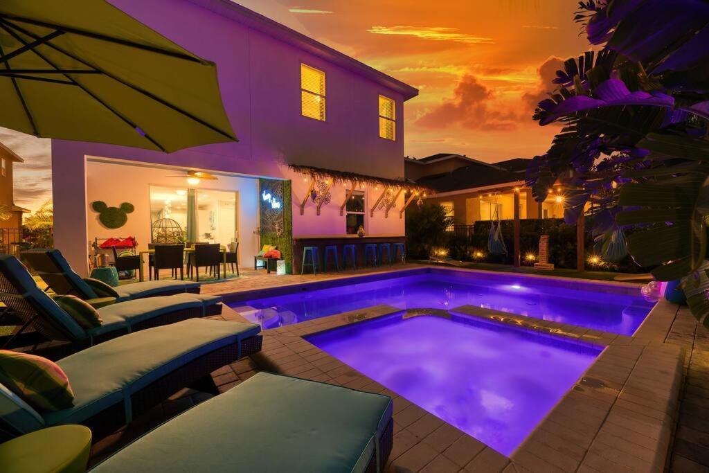 November Deal! Tiki Tropical Oasis & Mini Golf Villa Orlando