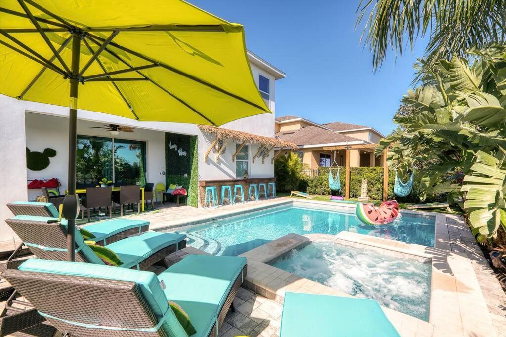 November Deal! Tiki Tropical Oasis & Mini Golf Villa Orlando
