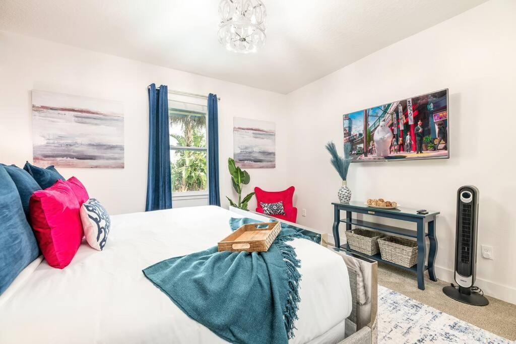 Villa November Deal! Tiki Tropical Oasis & Mini Golf