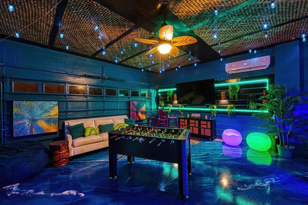 November Deal! Tiki Tropical Oasis & Mini Golf Villa *
