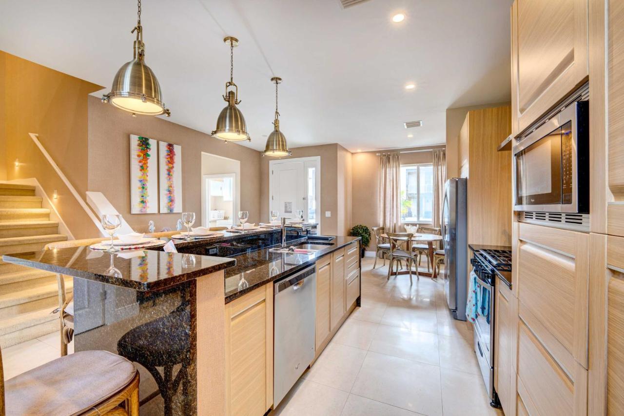 Modern Townhome With Patio And Grill Less Than 2 Mi To Disney! Holiday home *