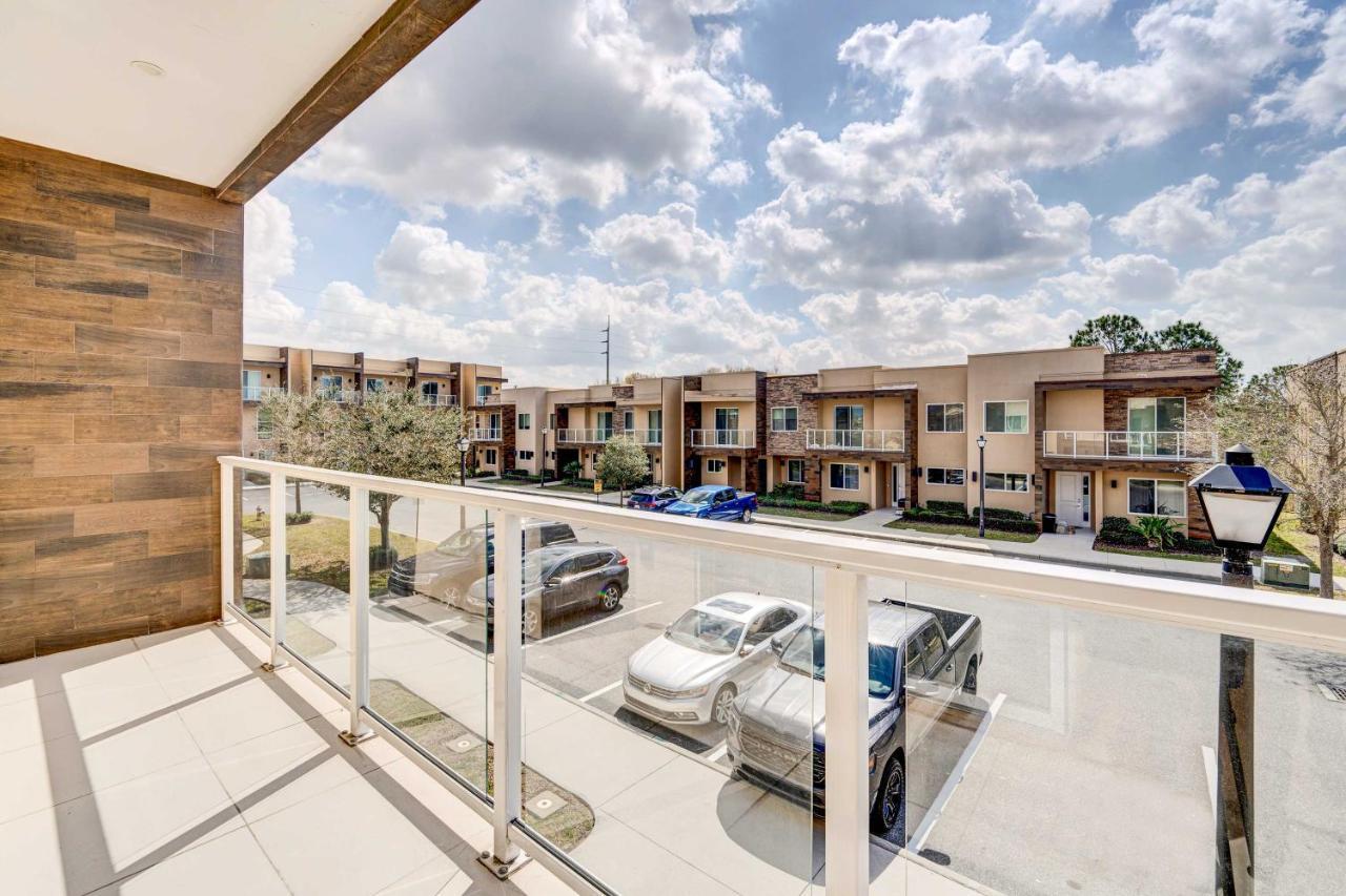 Modern Townhome With Patio And Grill Less Than 2 Mi To Disney! Holiday home