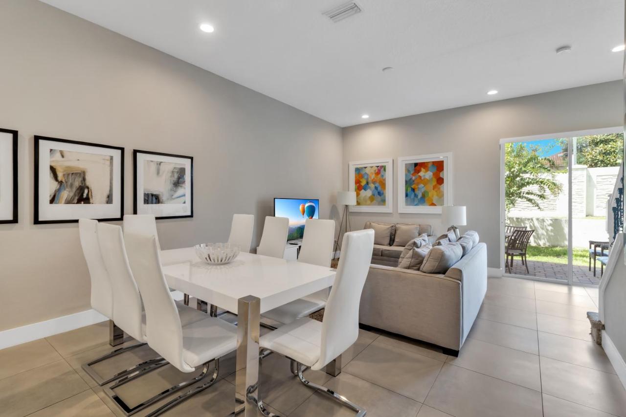 Lovely 4 Bedrooms, 4 Bathrooms House Near *