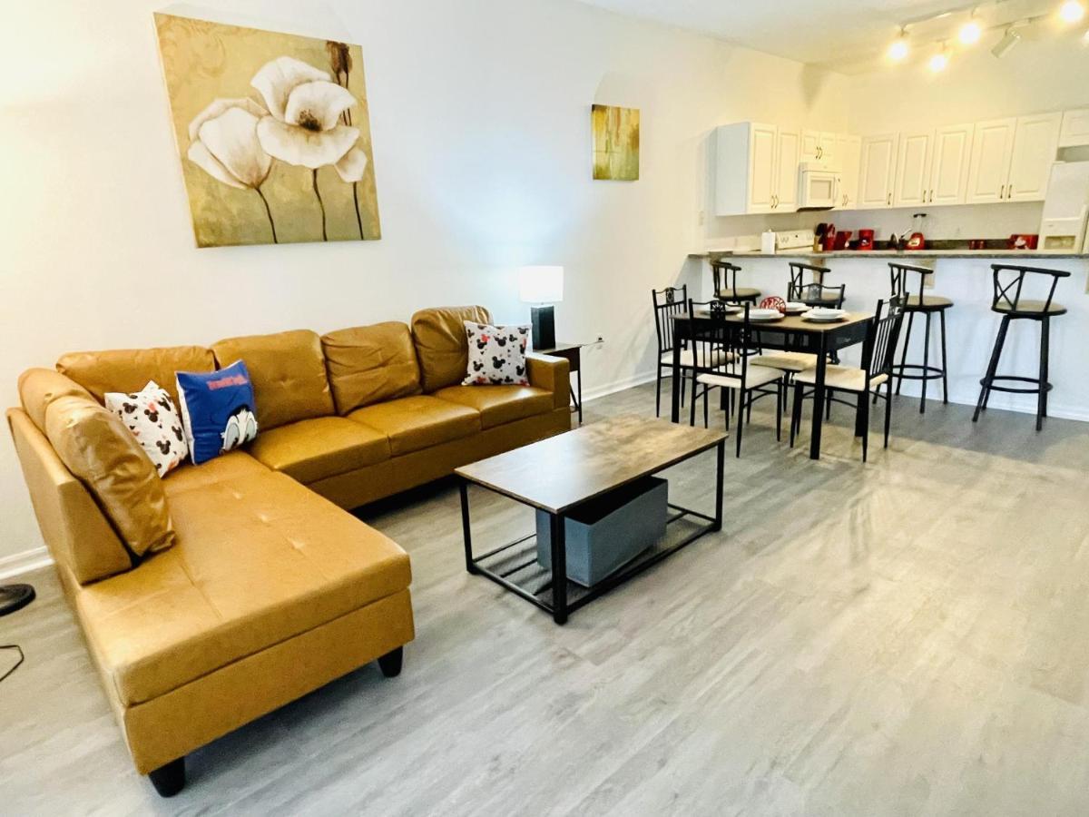 Huge Screened Patio That Overlooks Buck, Near Famous Attractions!! Apartment