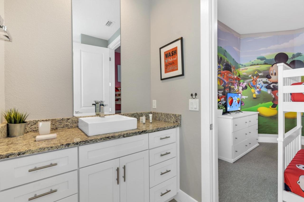Lovely 4 Bedrooms, 4 Bathrooms House Near Holiday home Orlando