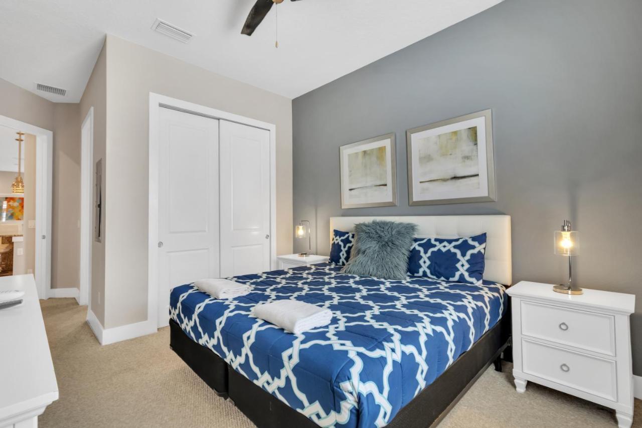 Lovely 4 Bedrooms, 4 Bathrooms House Near