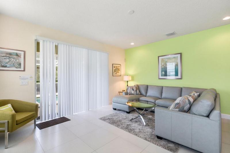Holiday home Serenity 3 Bed 3 Bath Townhome With Pool, Private Balcony, Clubhouse, Communal Pool, Conservation View, 15 Mins By Homes Llc 1507t Orlando