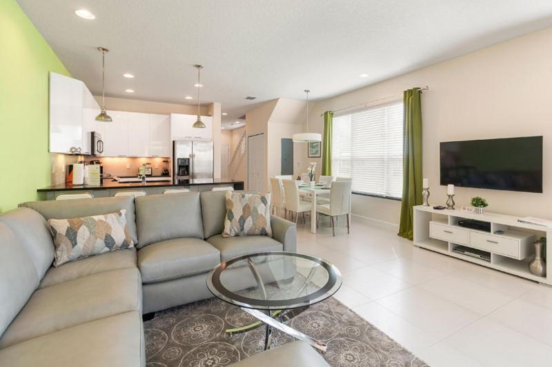 Holiday home Serenity 3 Bed 3 Bath Townhome With Pool, Private Balcony, Clubhouse, Communal Pool, Conservation View, 15 Mins By Homes Llc 1507t