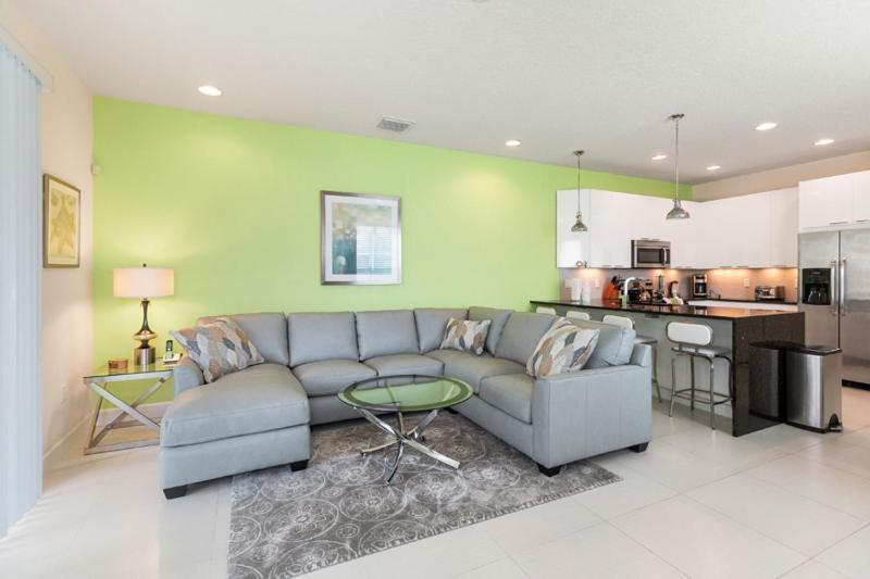 Serenity 3 Bed 3 Bath Townhome With Pool, Private Balcony, Clubhouse, Communal Pool, Conservation View, 15 Mins By Homes Llc 1507t Holiday home