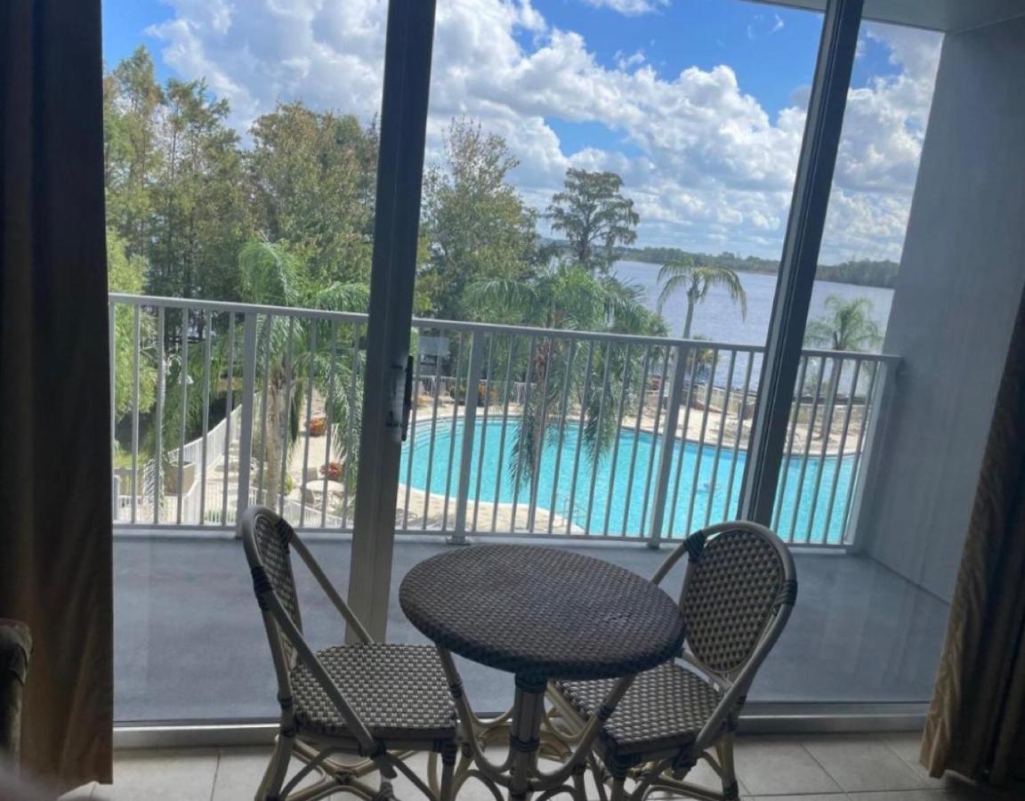 Blue Heron Retreat: Proximity & Dining Convenience Apartment
