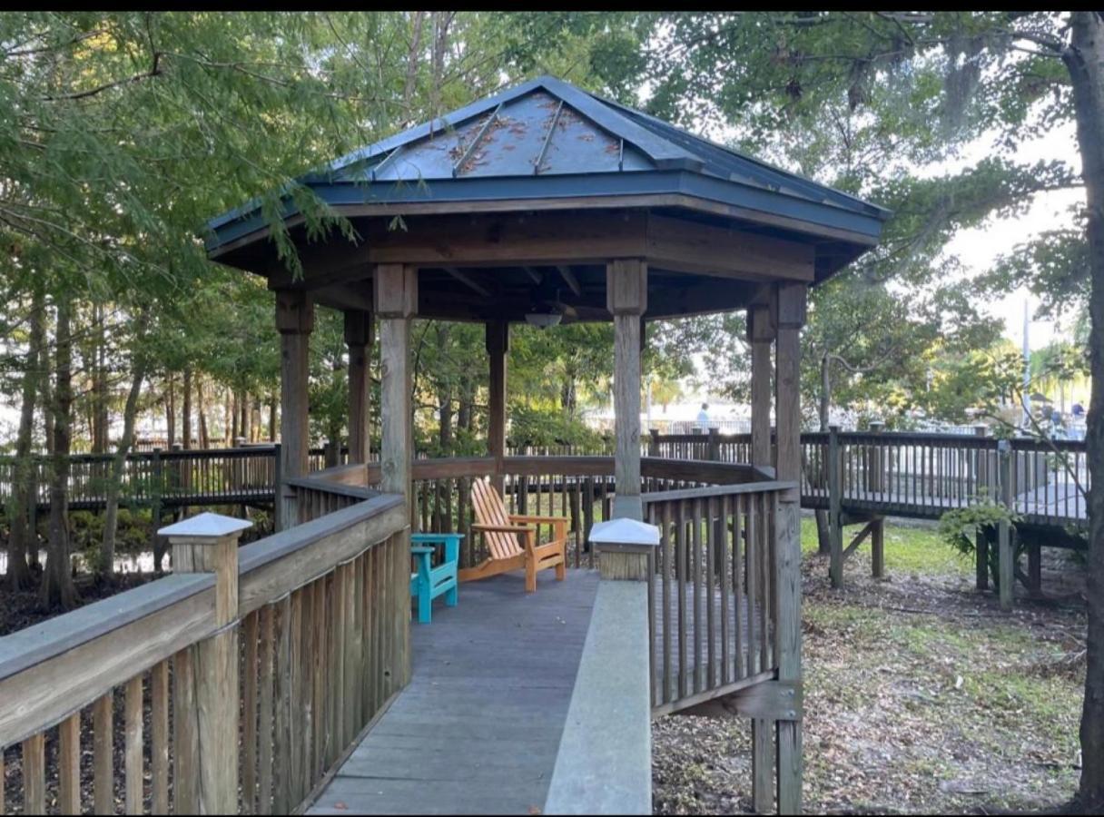 Blue Heron Retreat: Proximity & Dining Convenience