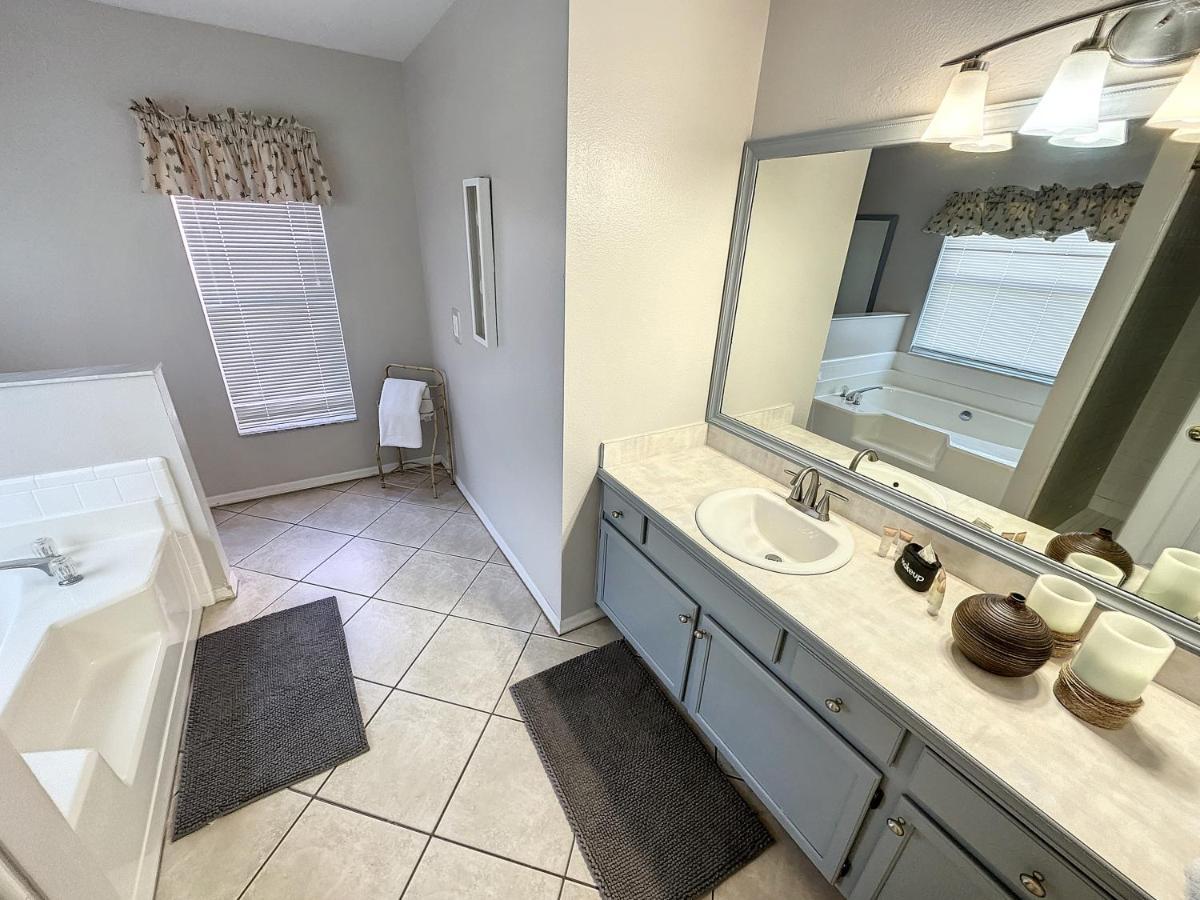 Holiday home Upgraded Game , Pool Spa, Universal , Close By Orlando