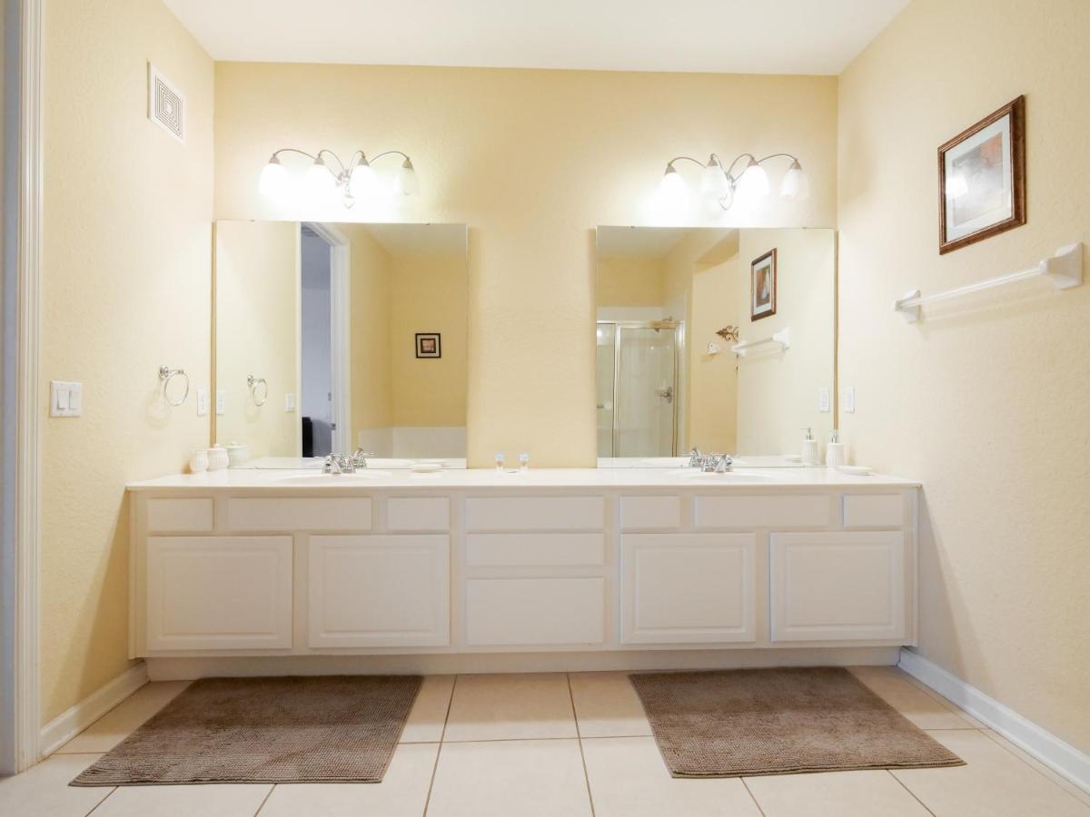 Holiday home 4br 2bath Balcony 5min Conv Center 2020ft