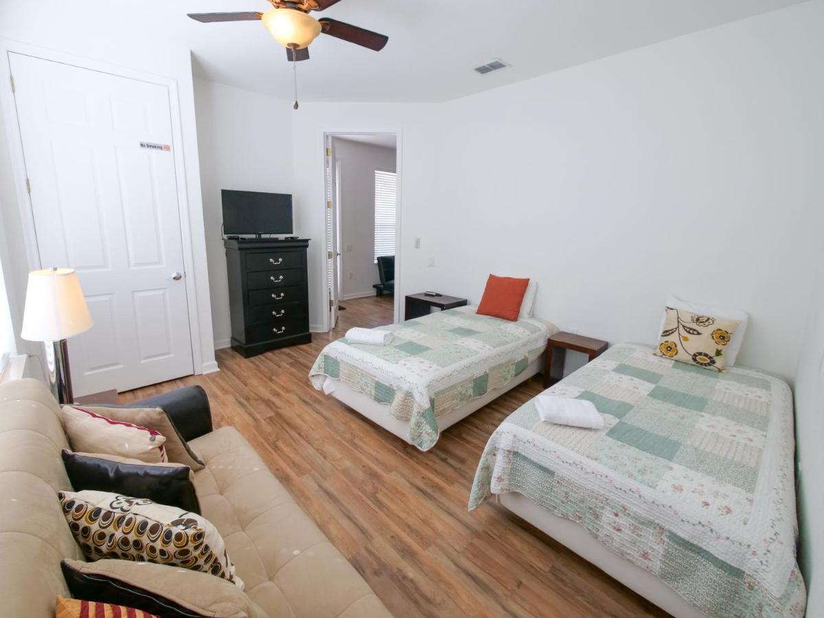 Holiday home 4br 2bath Balcony 5min Conv Center 2020ft