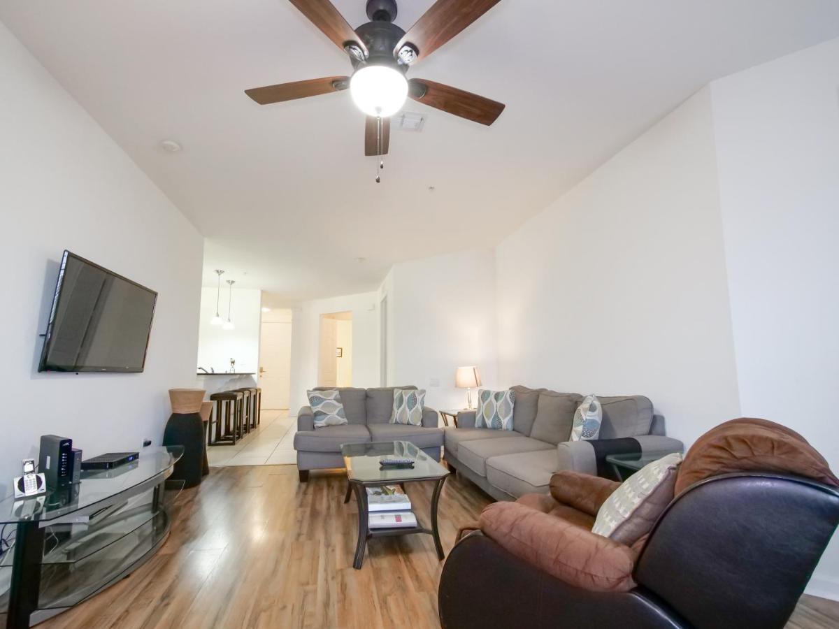 4br 2bath Balcony 5min Conv Center 2020ft Holiday home