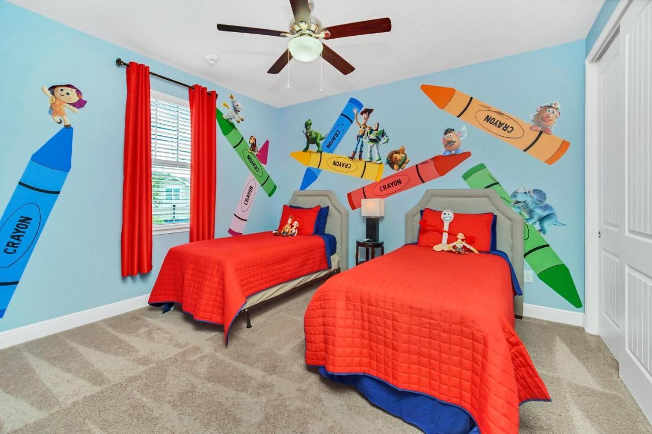 Holiday home Spacious 8br Family House With Private Caged Pool And Full Size Crib Near Disney Orlando