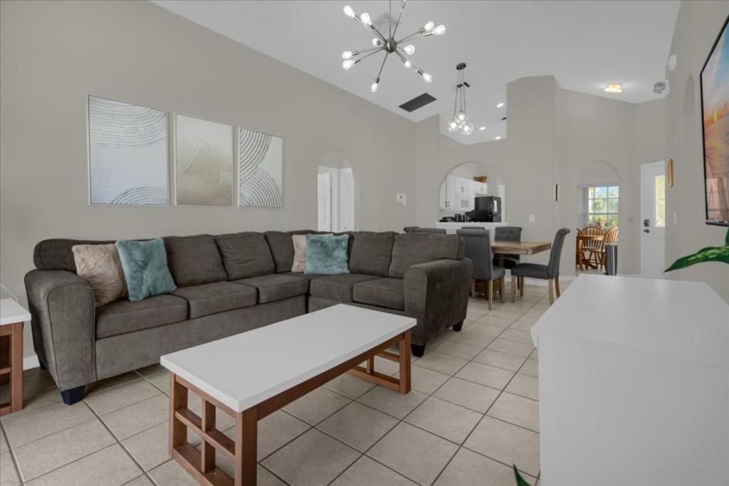 3 Bedrooms - 2 Bathrooms - Indian Creek 2559 Bc Orlando