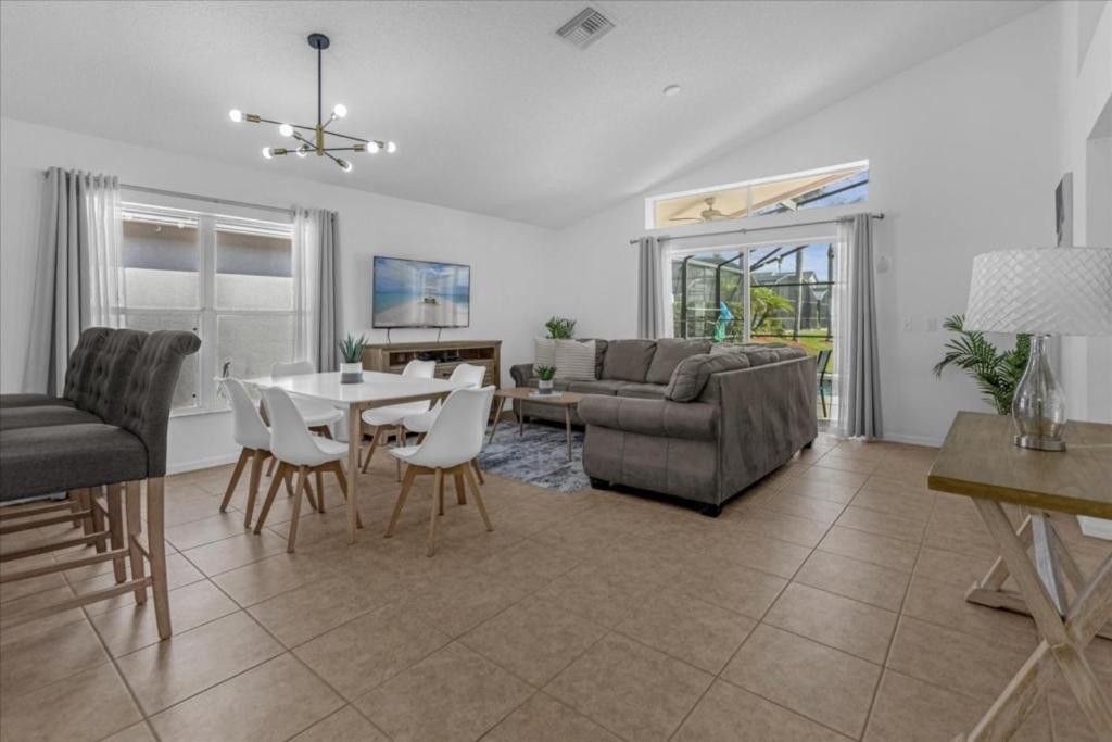 3 Bedrooms - 2 Bathrooms - Berkley 1076 Lb * Orlando