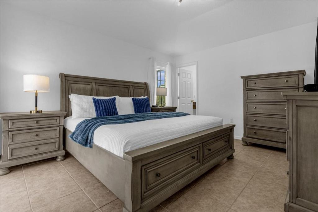 3 Bedrooms - 2 Bathrooms - Berkley 1076 Lb Orlando