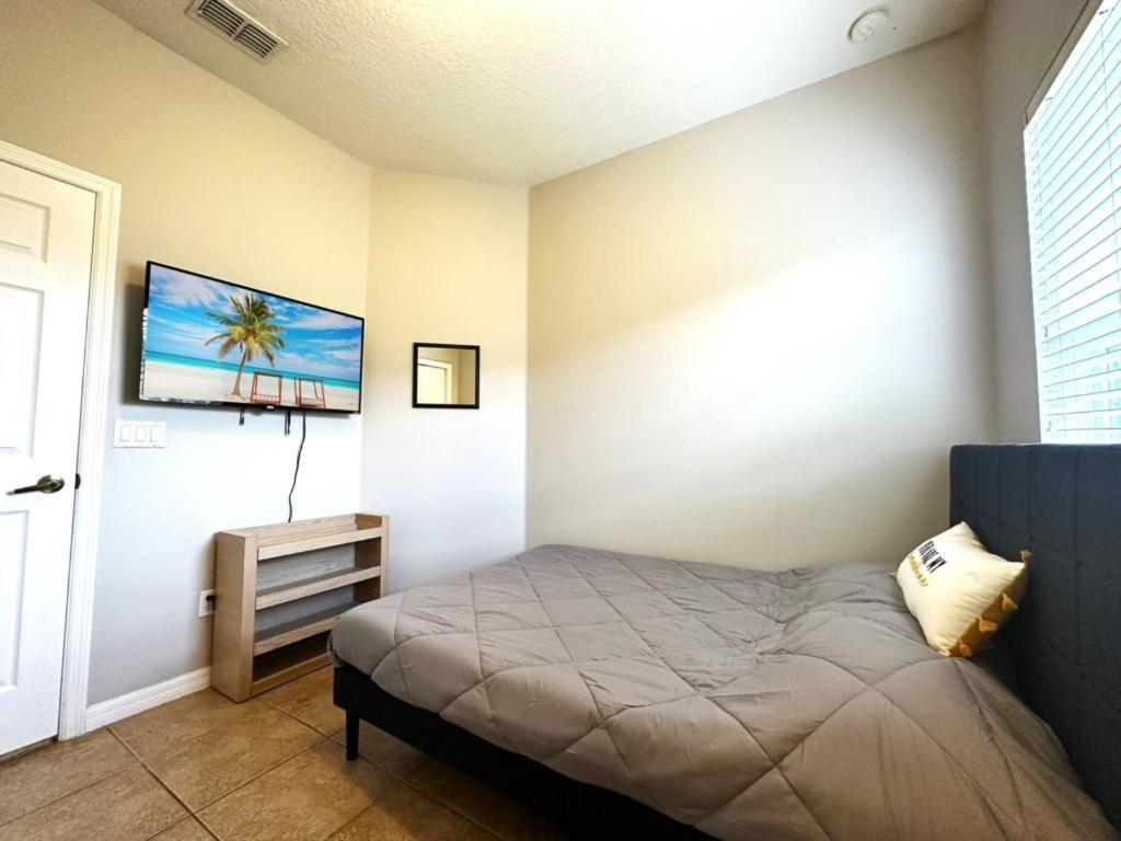 Apartment Only 10 Minutes From 3bd Family 2761 *