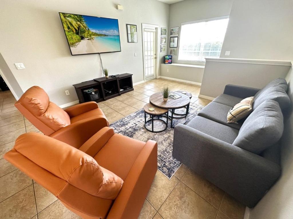 Apartment Only 10 Minutes From 3bd Family 2761