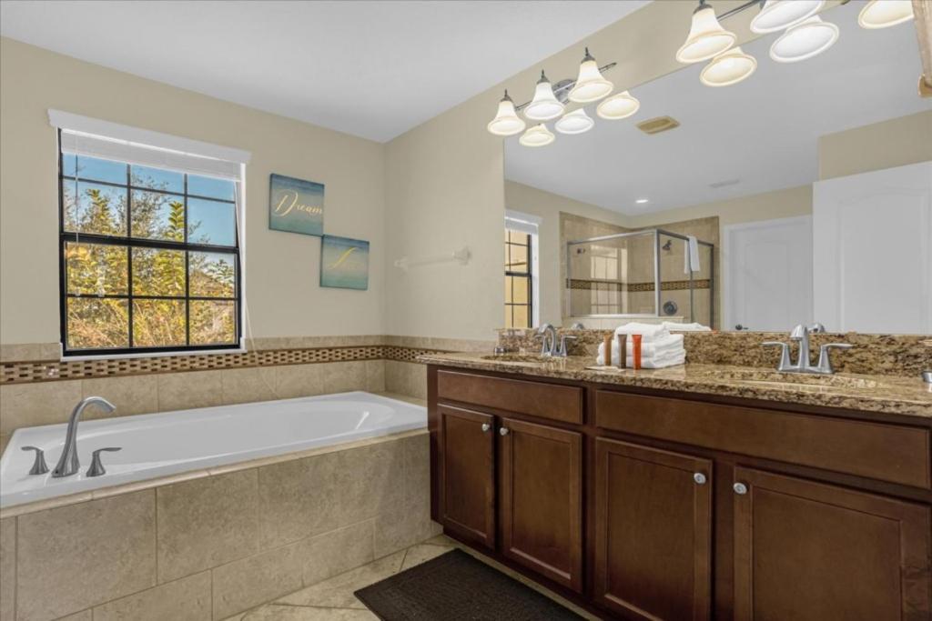 5 Bedrooms- 4,5 Bathrooms- Champions Gate1404 Mv Holiday home