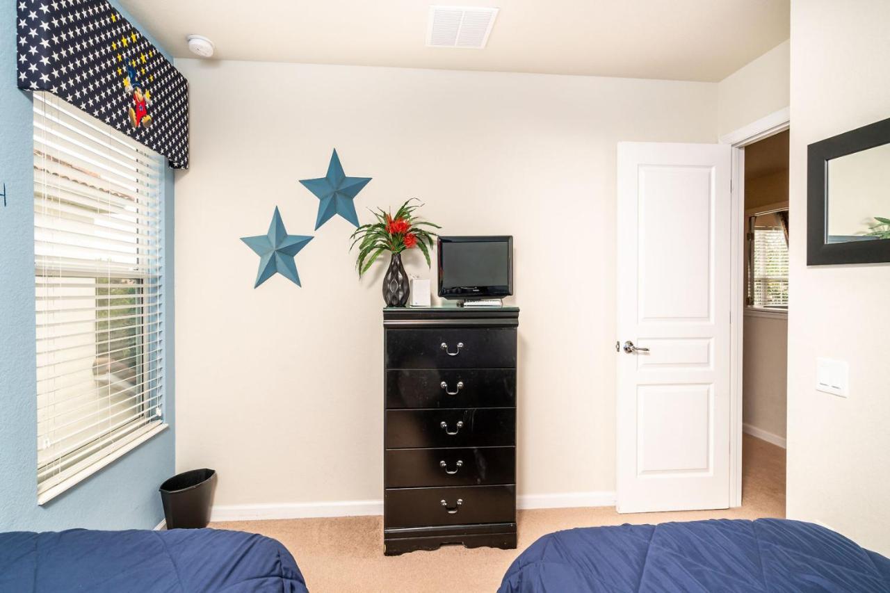 Private Screened Pool Home, Amenities Galore! Holiday home Orlando