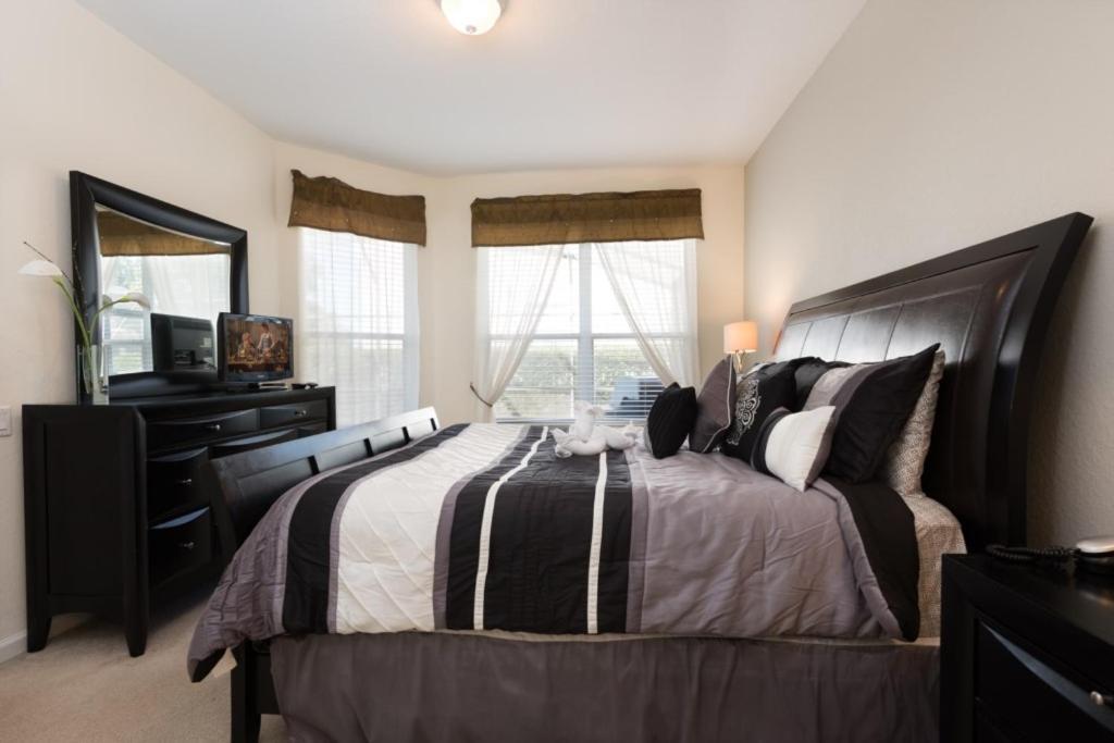 Windsor Hills 5 Bed, 5 Bath 2500 Villa