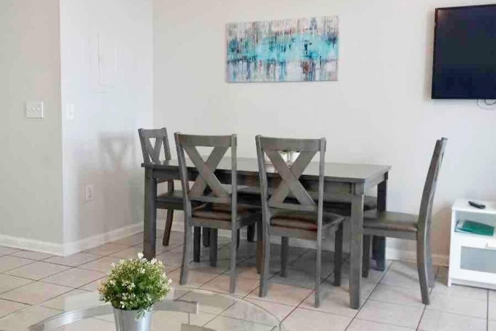 Minutes To Disney, Free Water Park & Private Pool Holiday home *
