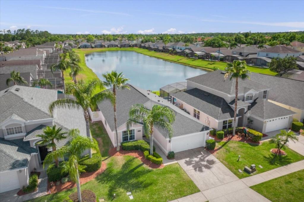 3 Bedrooms - 2 Bathrooms - Berkley 1076 Lb Orlando