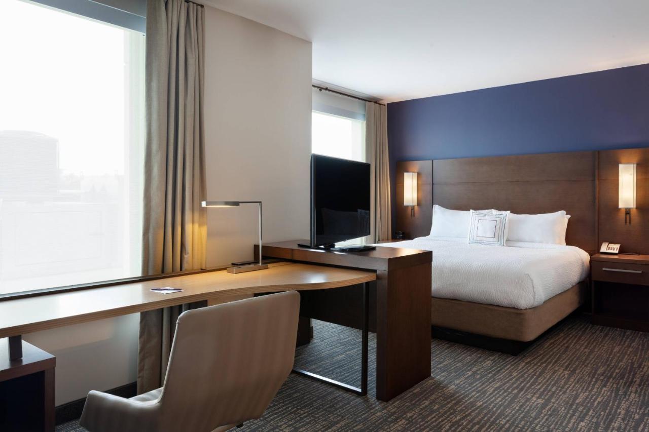 By Marriott At Millenia 3*