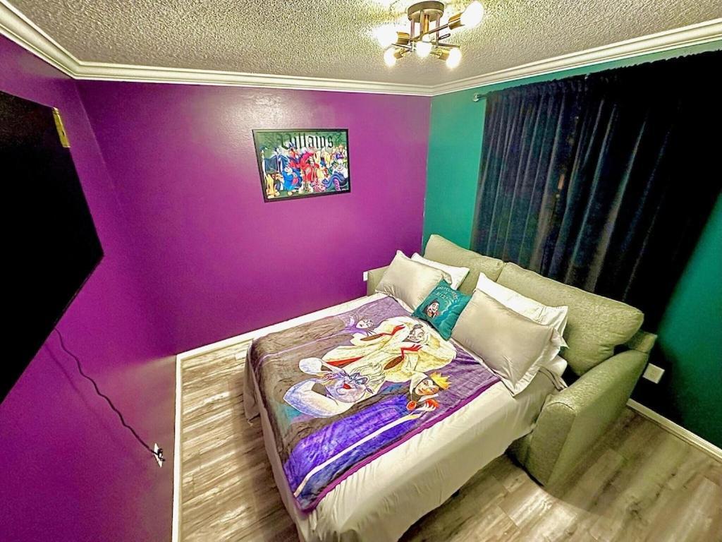 Themed - 10 Miles From Parks Holiday home *