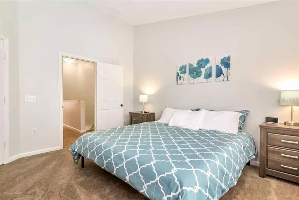 Minutes To Disney, Free Water Park & Private Pool Holiday home *