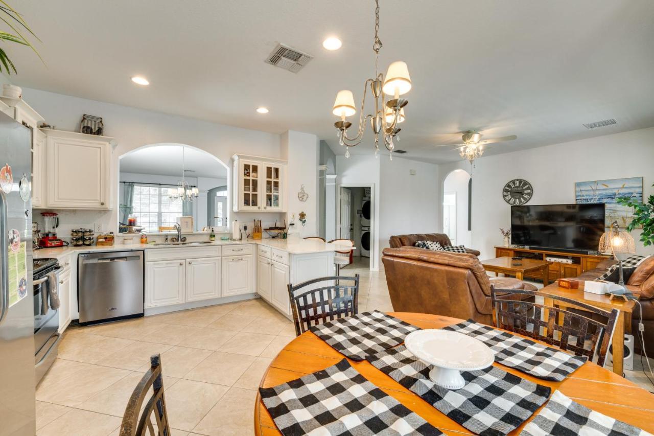 Holiday home Spacious In Gated Resort, 2 Mi To Disney!