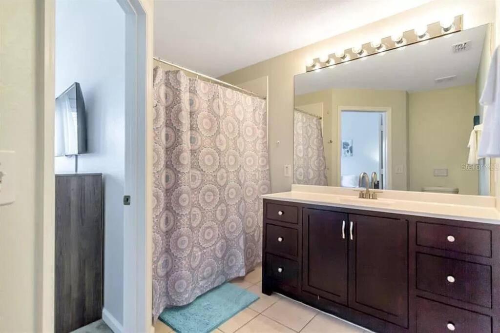Minutes To Disney, Free Water Park & Private Pool Holiday home