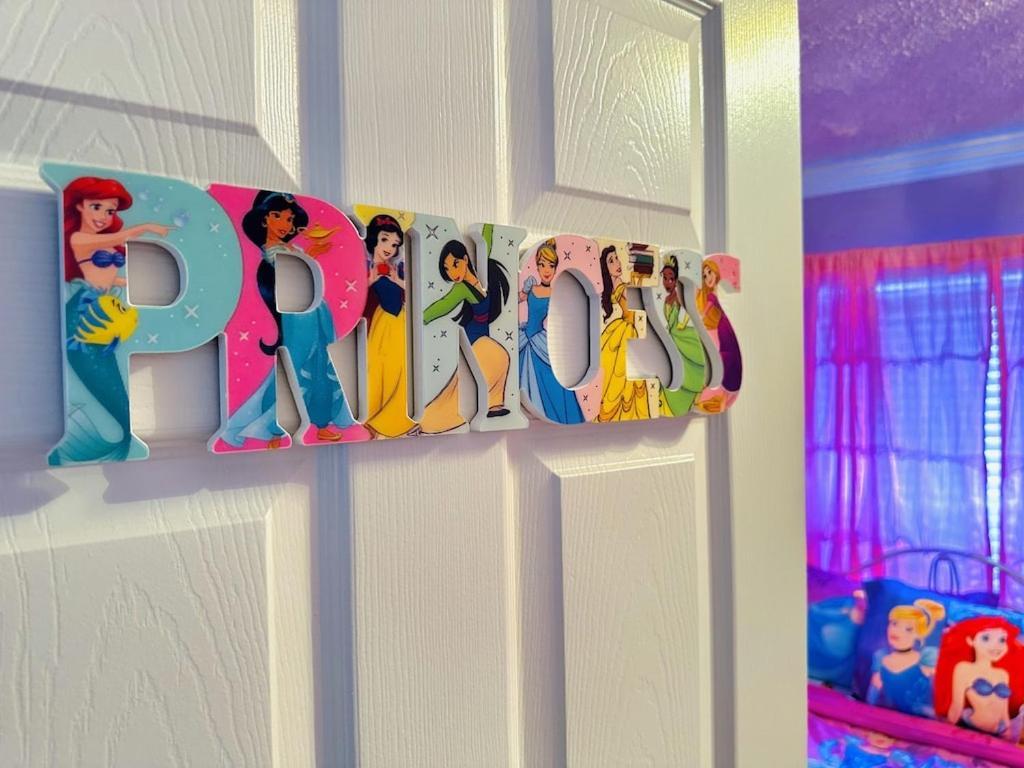 Themed - 10 Miles From Parks * Orlando