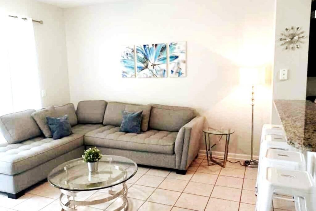 Minutes To Disney, Free Water Park & Private Pool Holiday home