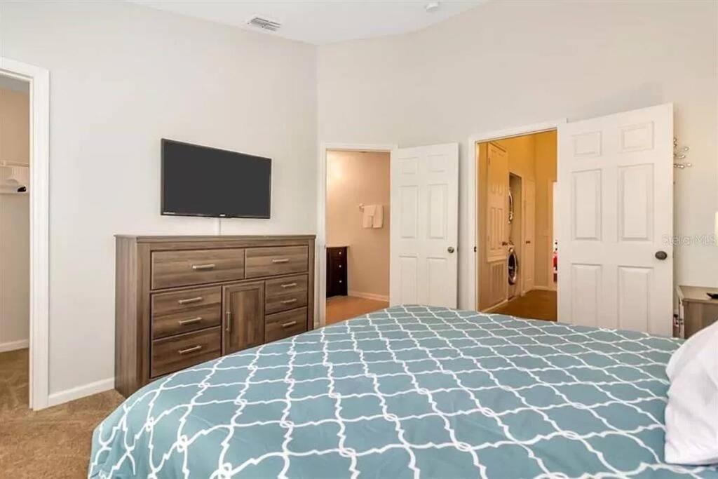 Minutes To Disney, Free Water Park & Private Pool Holiday home Orlando