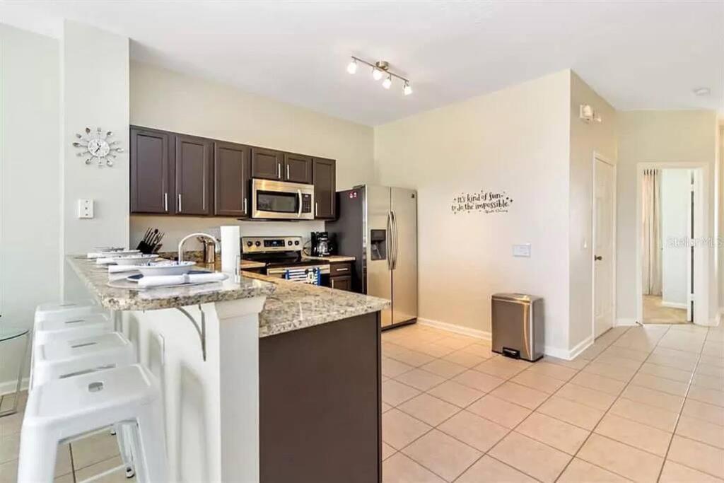 Minutes To Disney, Free Water Park & Private Pool Holiday home Orlando