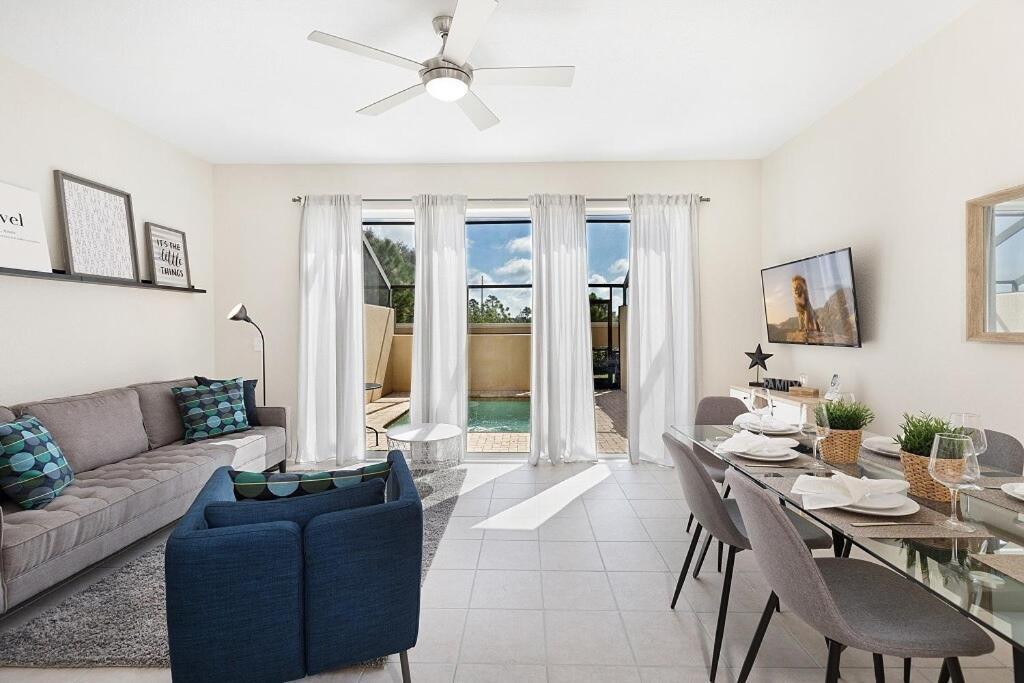 Pretty Townhome 2 Miles To Private Pool 2555 Holiday home *