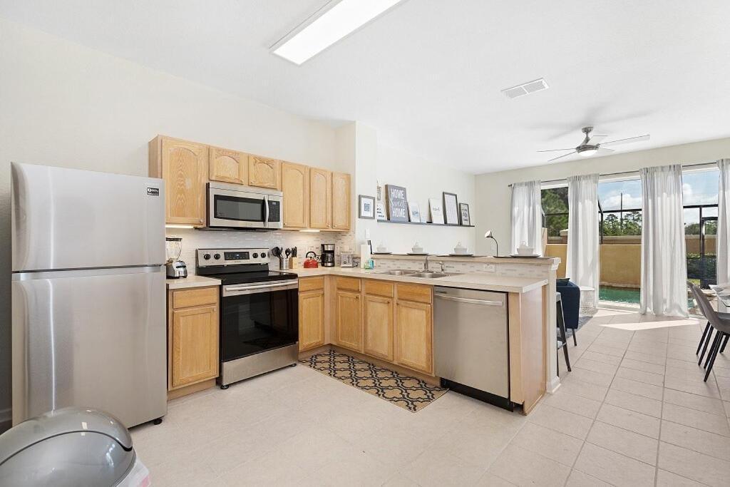 Pretty Townhome 2 Miles To Private Pool 2555 Orlando