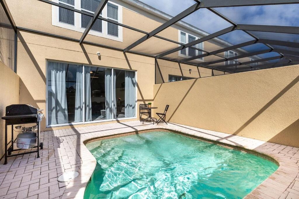 Pretty Townhome 2 Miles To Private Pool 2555 Holiday home Orlando