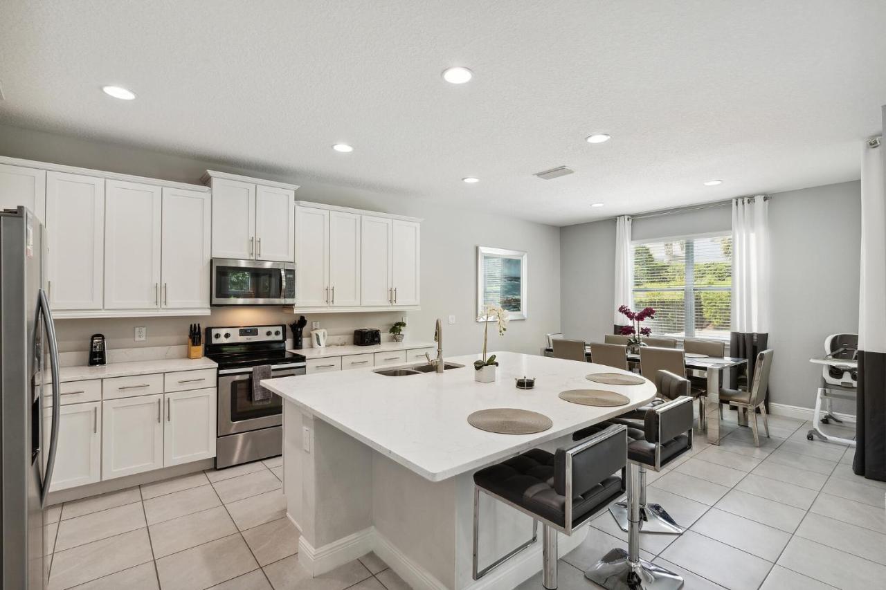Modern 5 Bedroom Family Close To Disney