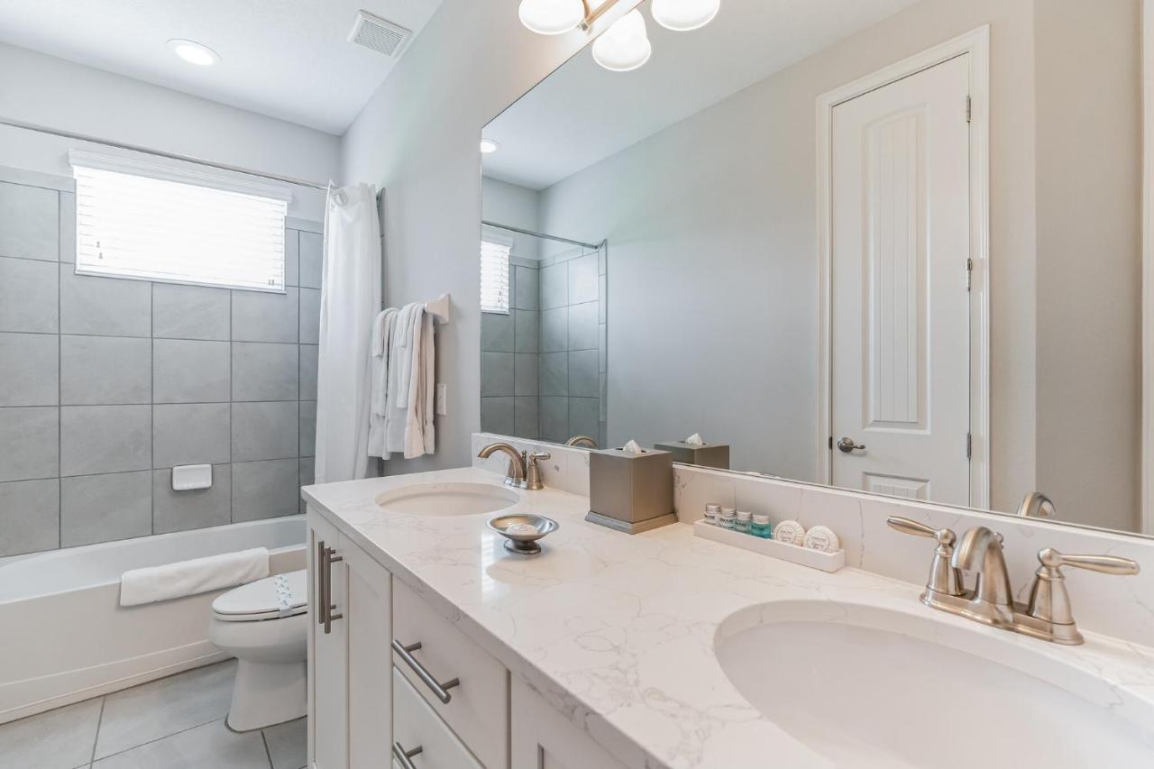 Modern 5 Bedroom Family Close To Disney Holiday home Orlando
