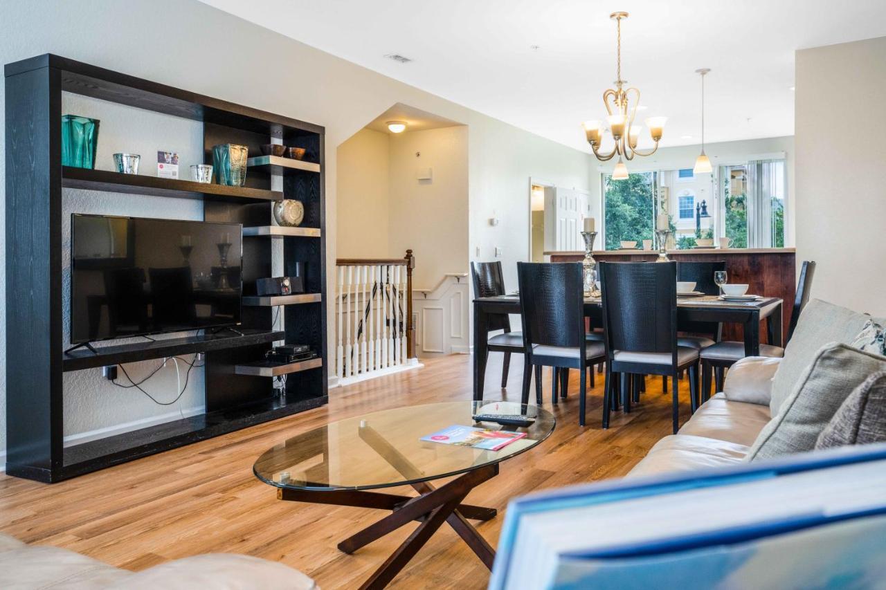 3-story Townhome At Vista Cay *
