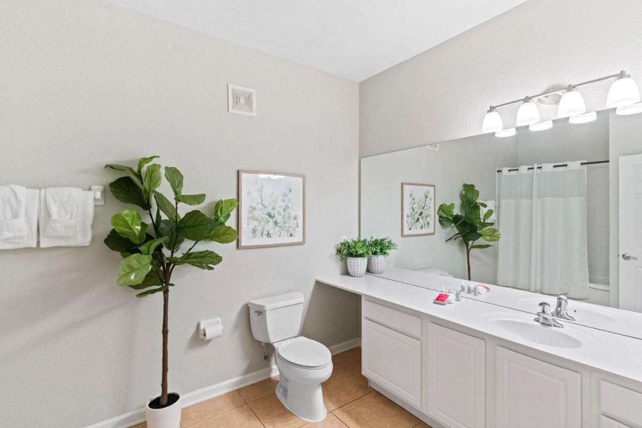 5000 Cayview Avenue 304 *
