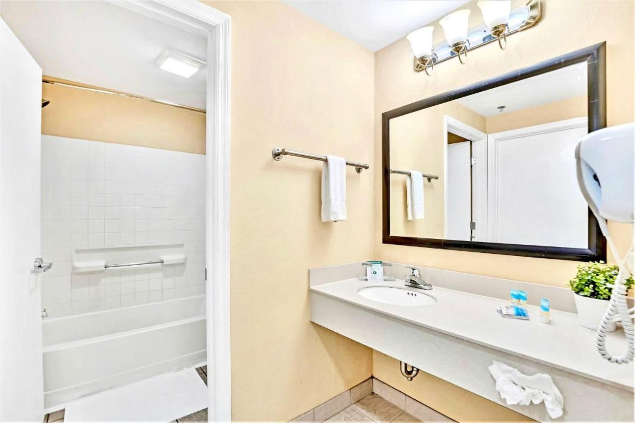 Cozy 1br Apt With 2 Queens W Pool & Hot Tub