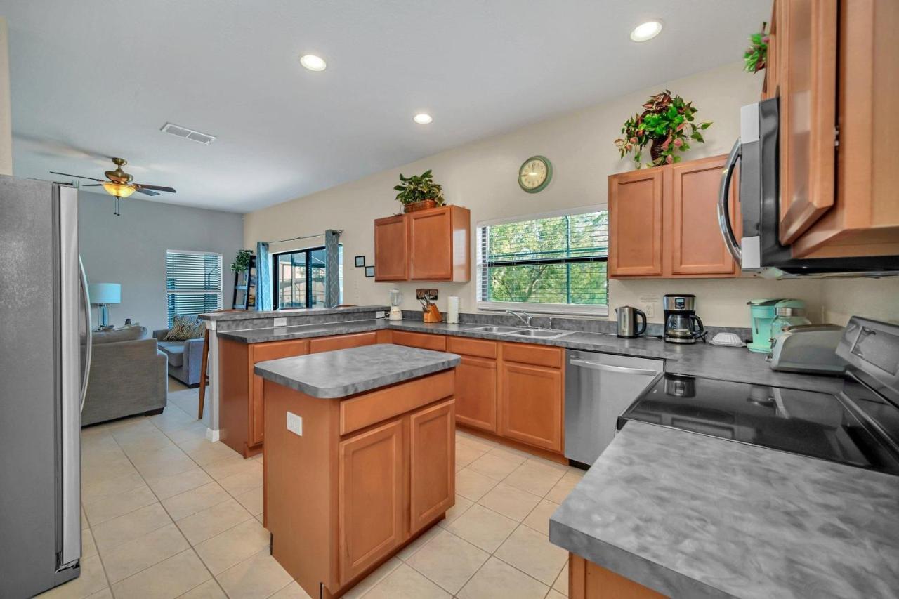 208 Summer Place * Orlando