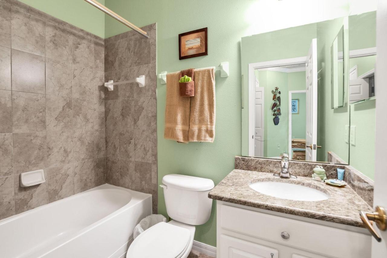 3 Bedrooms Townhome Gated 5 Minutes From